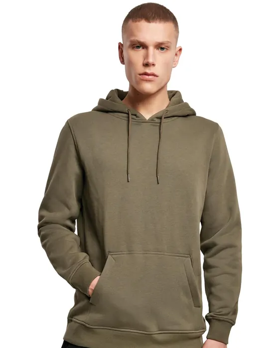 Modelo con sudadera verde con capucha