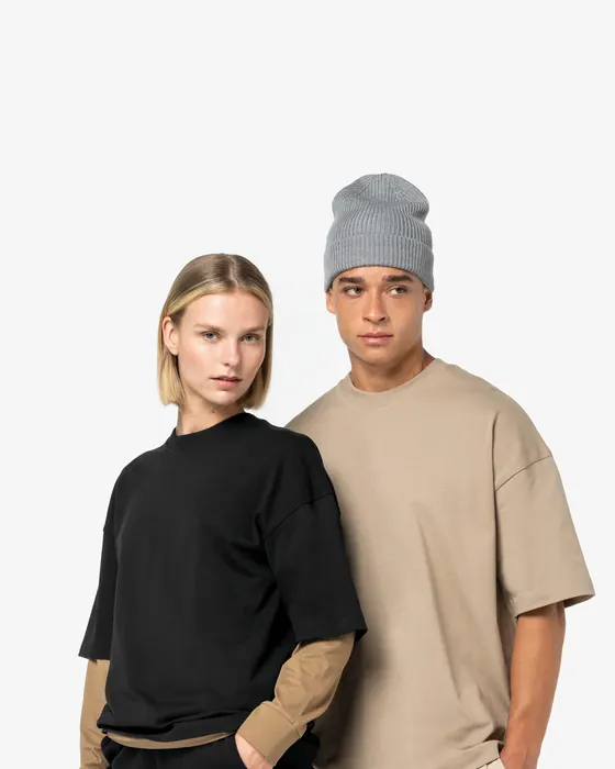 Dos modelos con camisetas de algodón orgánico