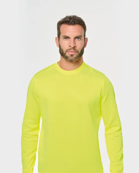 Modelo con sudadera de alta visibilidad