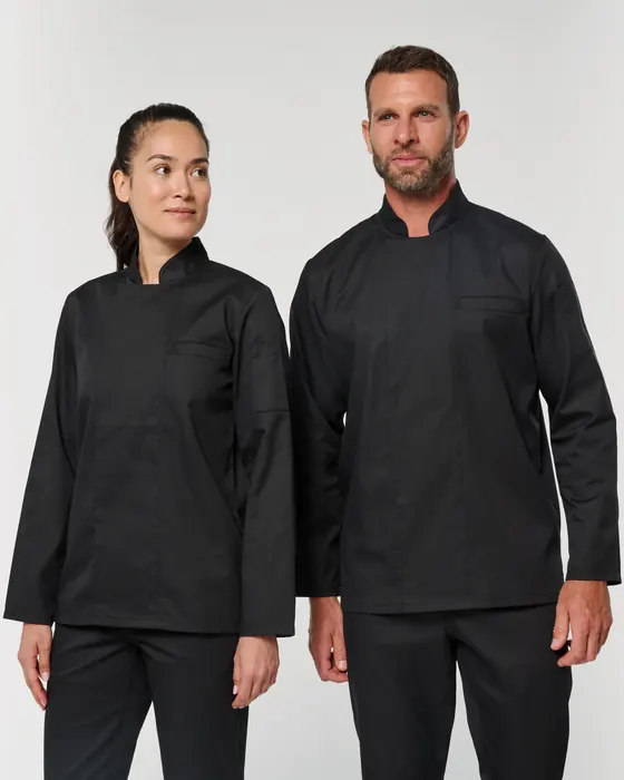 Dos cocineros con chaquetilla negra
