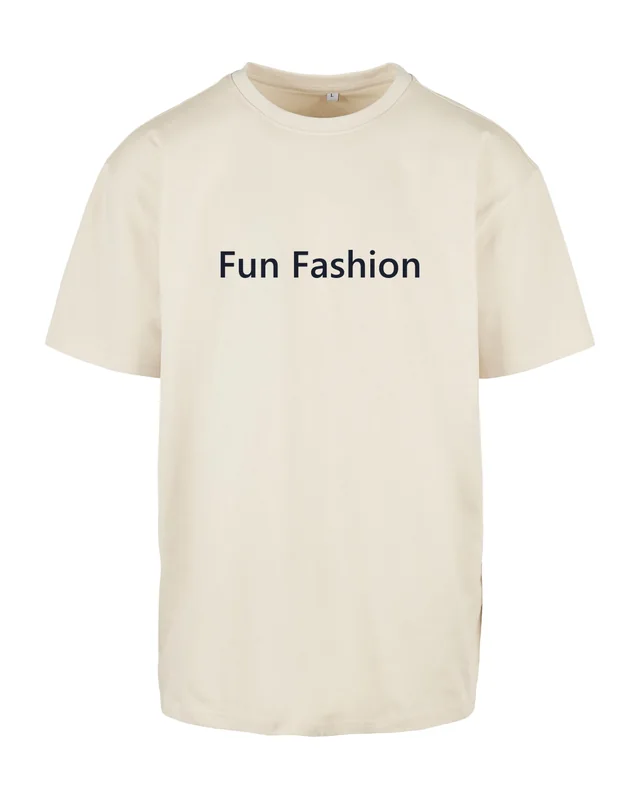 Camiseta color arena con el logo de Fun Fashion (simulación)